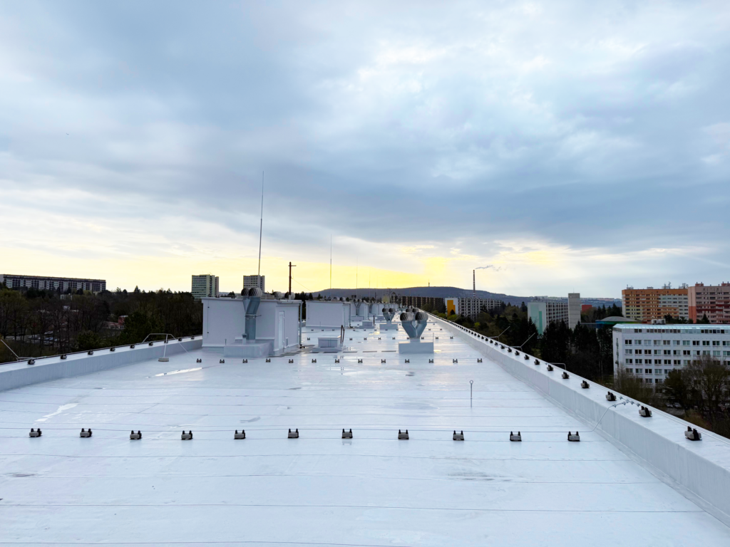 Oprava ploché střechy bytového domu Brožíkova ulice, Brno