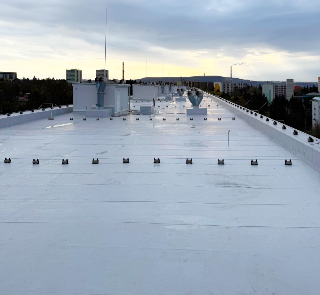 Oprava ploché střechy bytového domu Brožíkova ulice, Brno